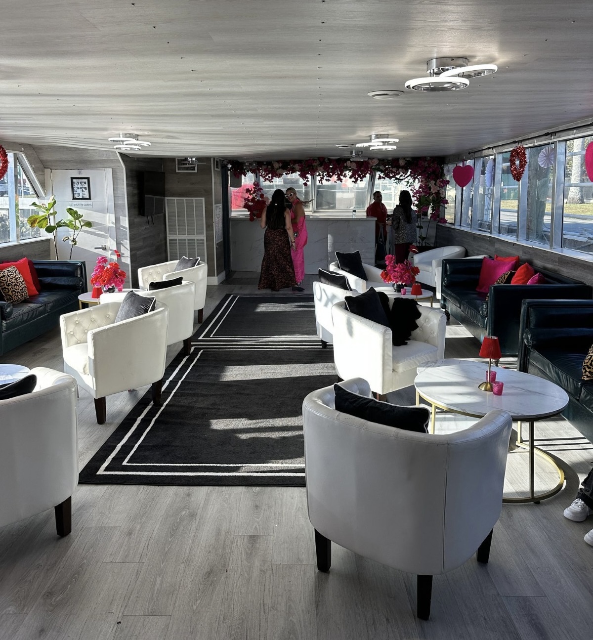 Air-conditioned main salon